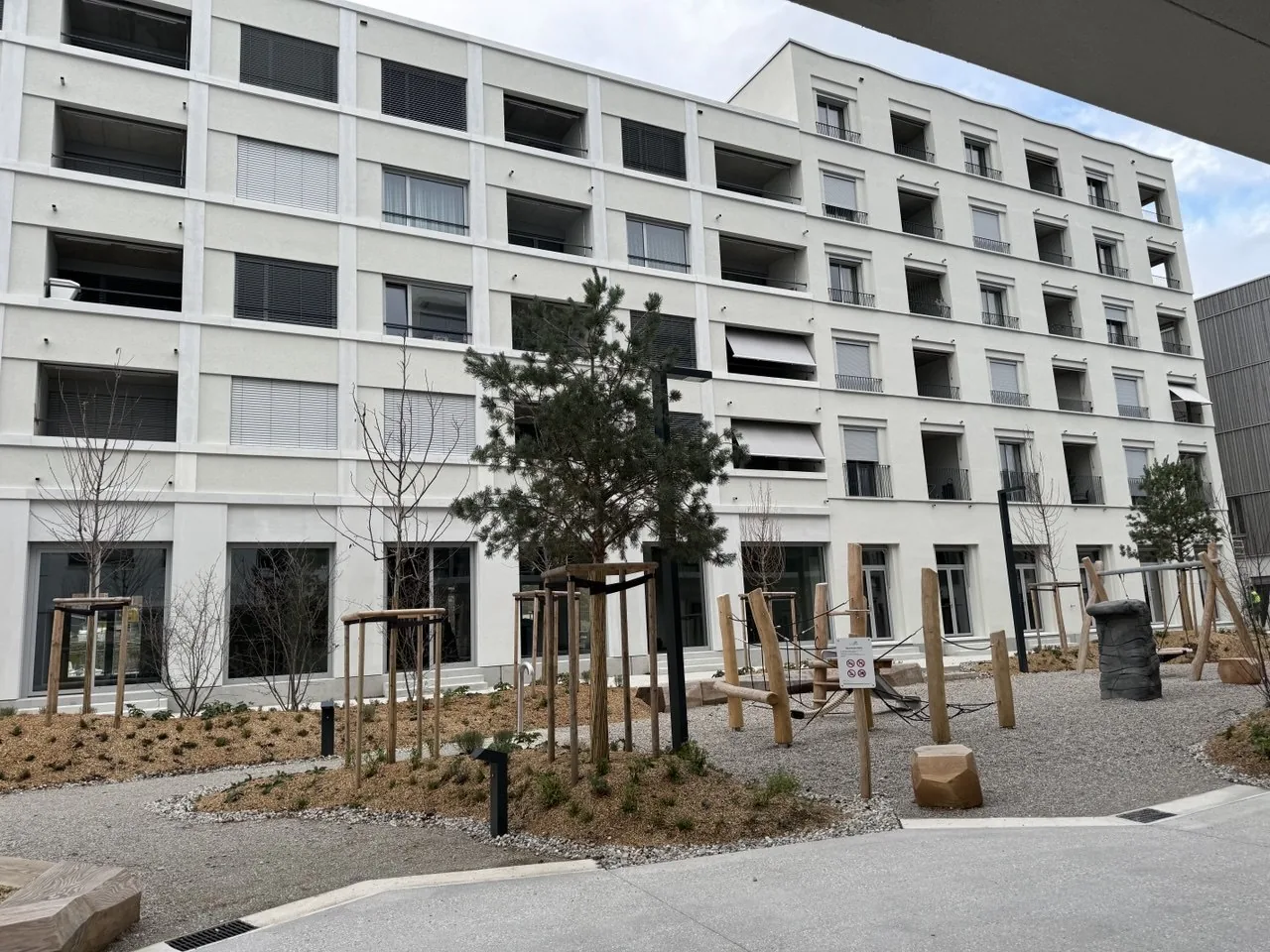 L'Orée, PEC 9, Crissier : préfabriqués et crépi, photo 1