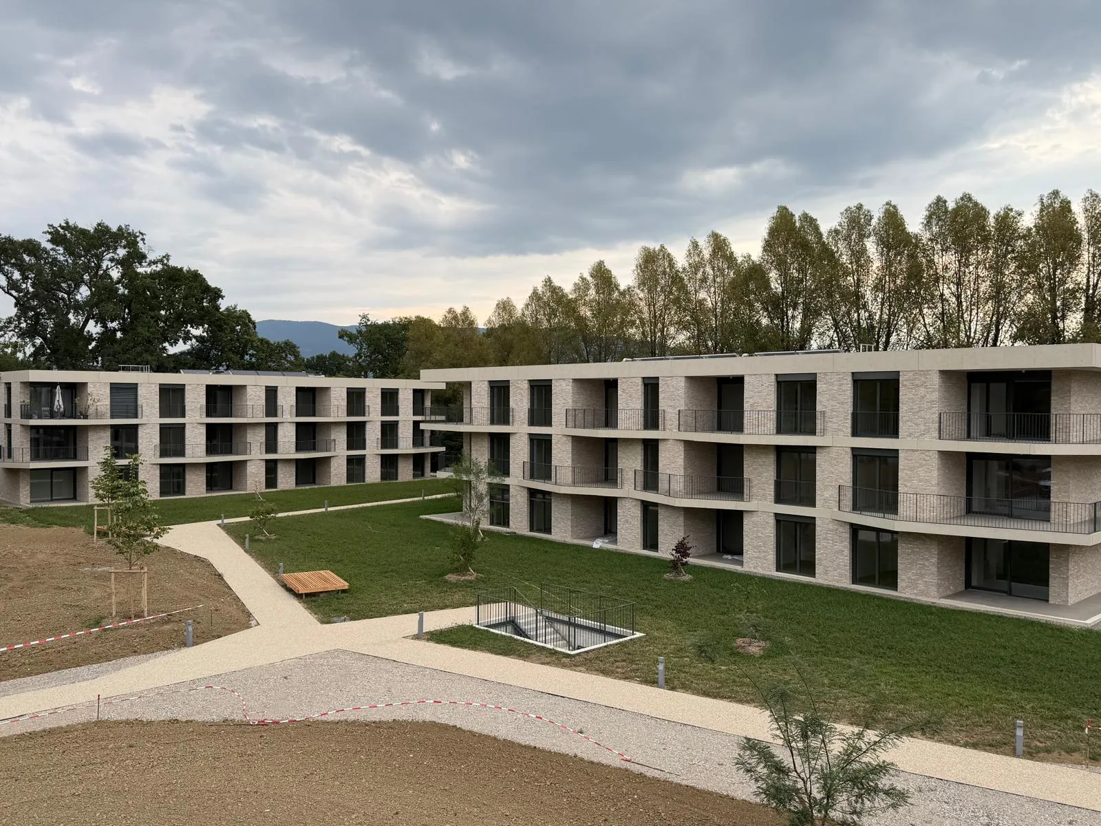 Ensemble de logements en briques claires réalisé par Basha Façades